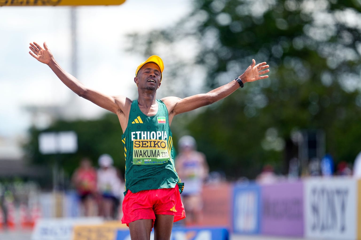How Ethiopia’s Wakuma raced walked his way into the history books in Brasília:

Misgana Wakuma won a fabulous half marathon silver at the Caixa World Athletics Race Walking Team Championships Brasília 26 – Ethiopia’s first global race walking medal
