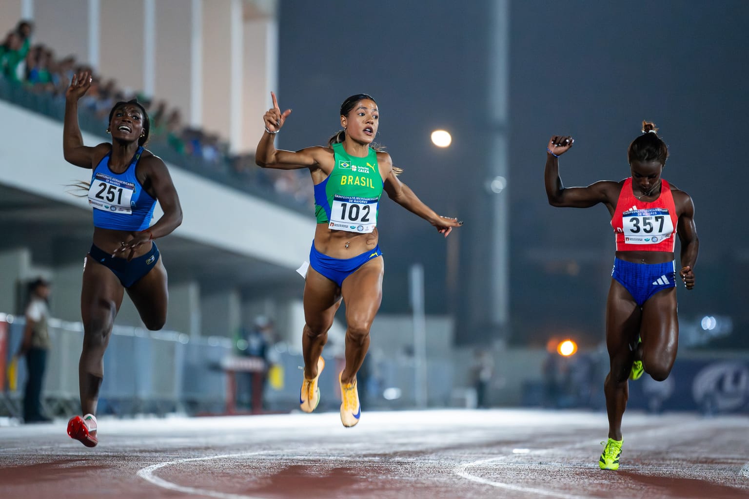 Azevedo and Soca highlight Ibero American Championships:

Brazil’s Ana Carolina de Jesus Azevedo clinched a sprint treble and Uruguay’s Valentín Soca completed an unprecedented distance double at the Ibero American Championships