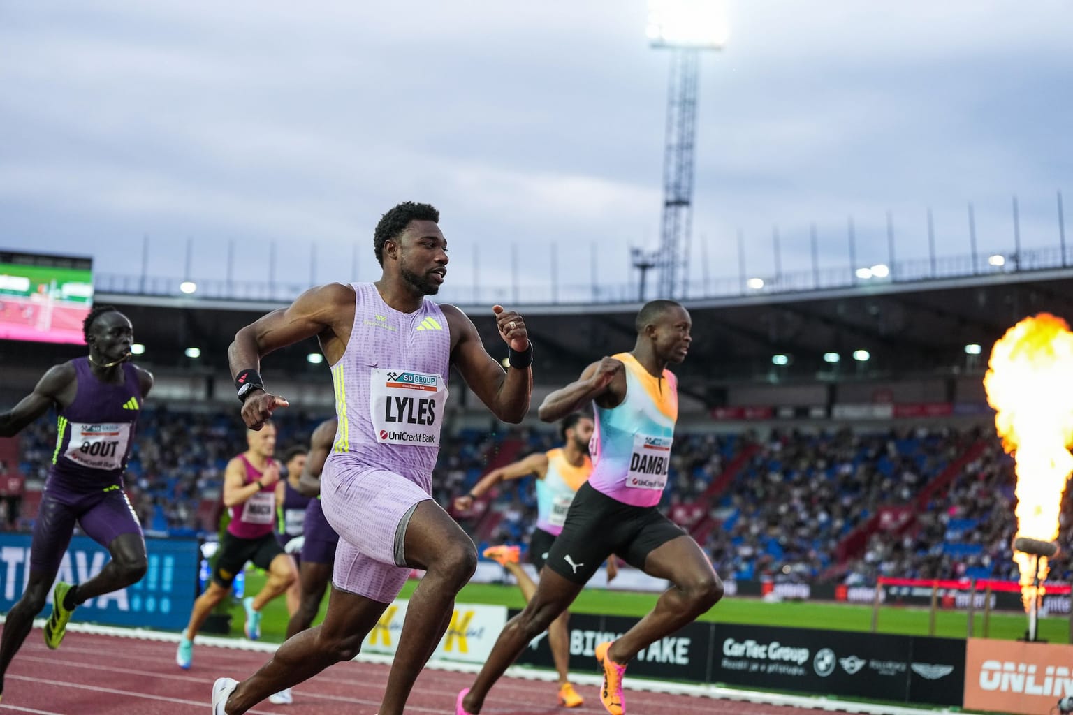 Lyles smashes world 150m best in Ostrava:

Noah Lyles took a quarter of a second off the world 150m best at the Golden Spike in Ostrava with 14.67
