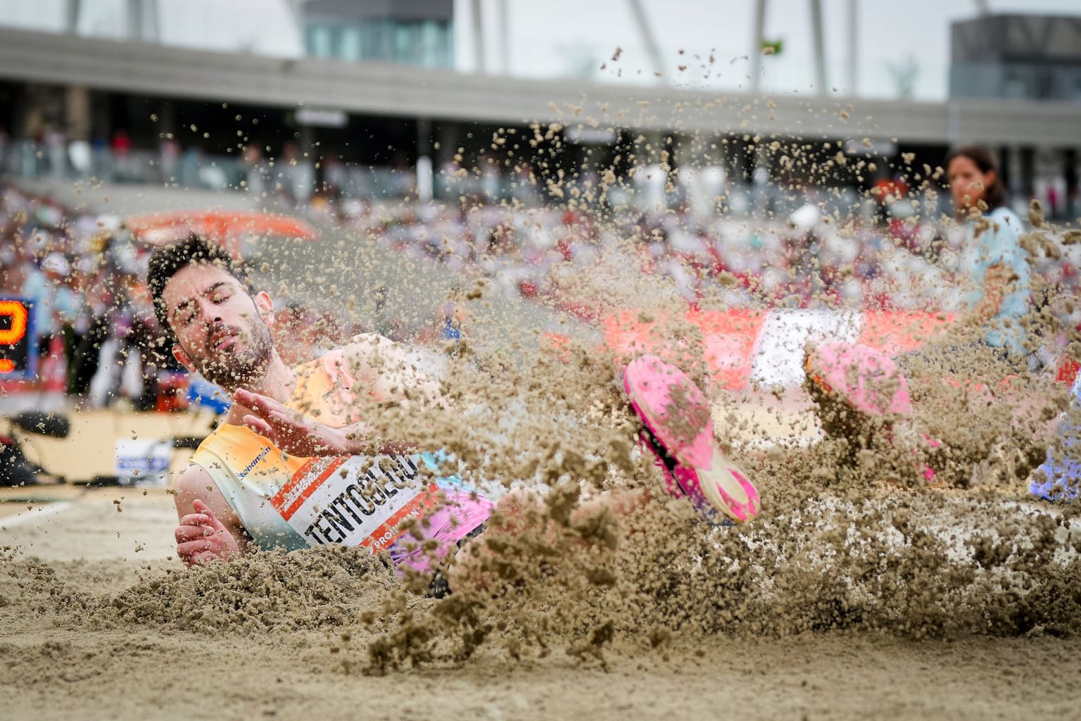 Tentoglou and Dos Santos set world leads at national championships:

Miltiadis Tentoglou equalled the Greek long jump record while Alison dos Santos produced the second-fastest 400m hurdles performance of his career