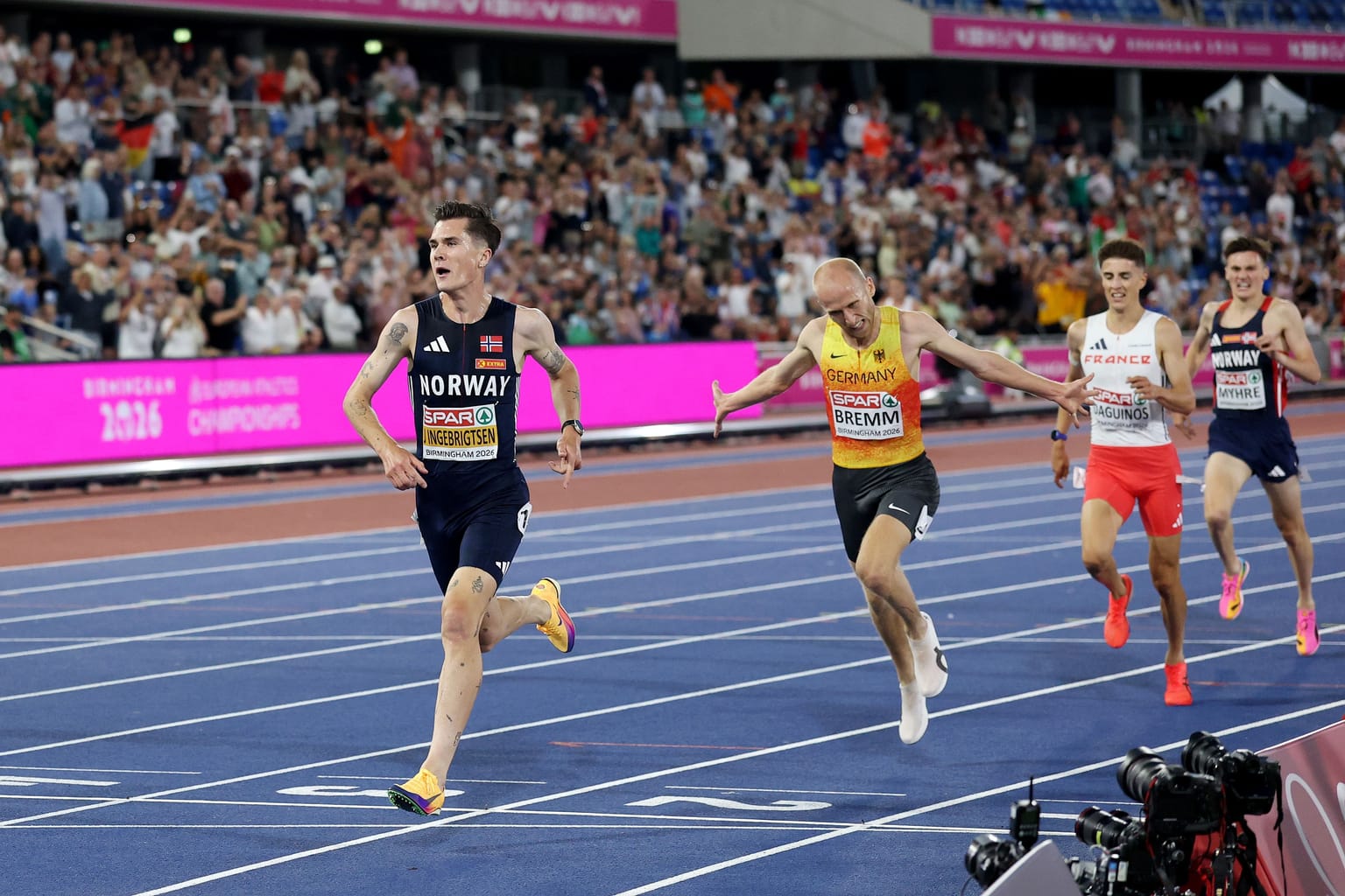 Ingebrigtsen makes golden return as Hunt triumphs in Birmingham:

Jakob Ingebrigtsen made a triumphant return to racing by successfully defending his 5000m title at the European Championships in Birmingham