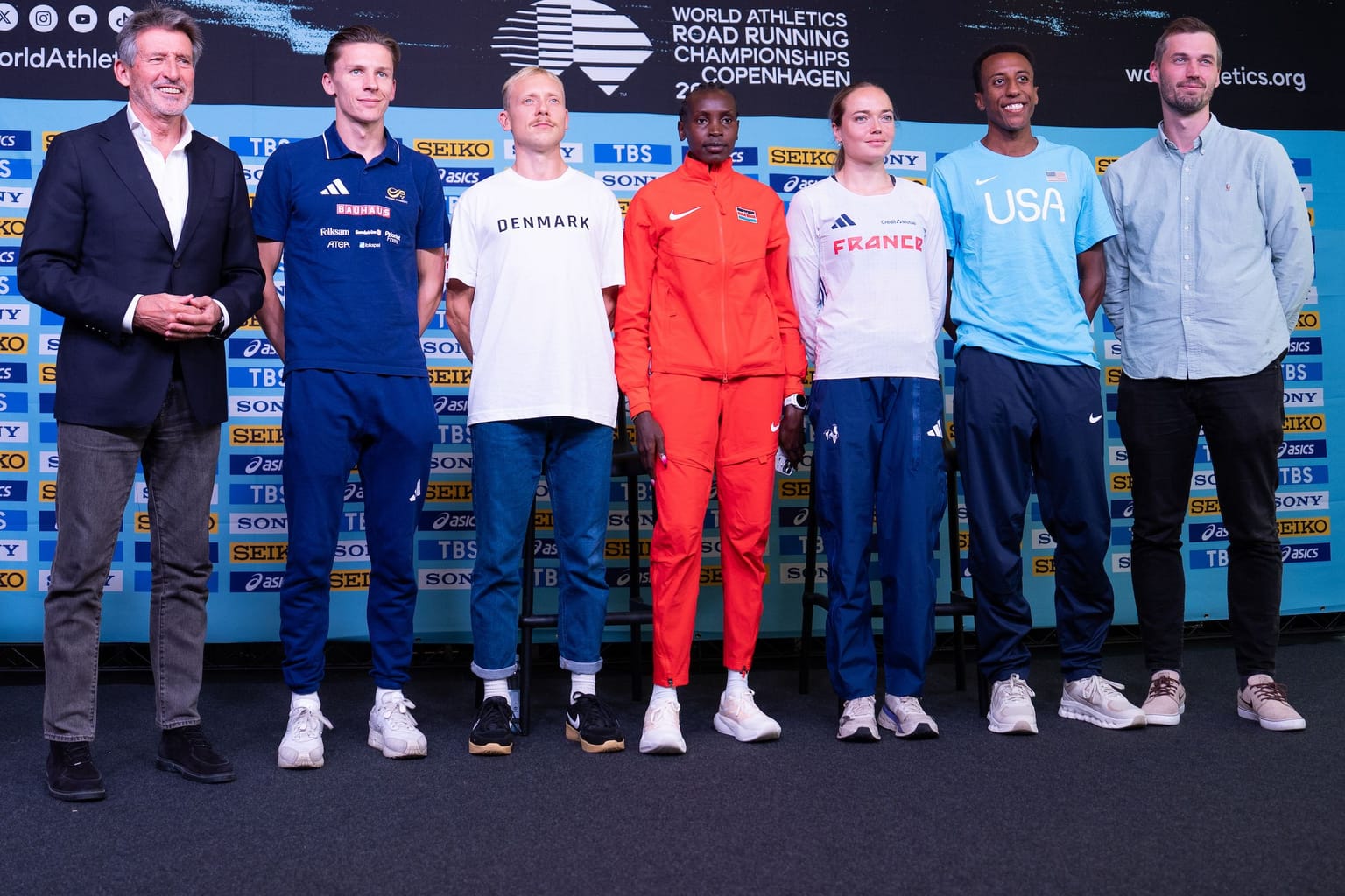 World-class sport and mass participation come together in Copenhagen:

The world’s best road runners will share the streets with thousands of recreational athletes this weekend as Copenhagen hosts an extraordinary demonstration of humanity in running