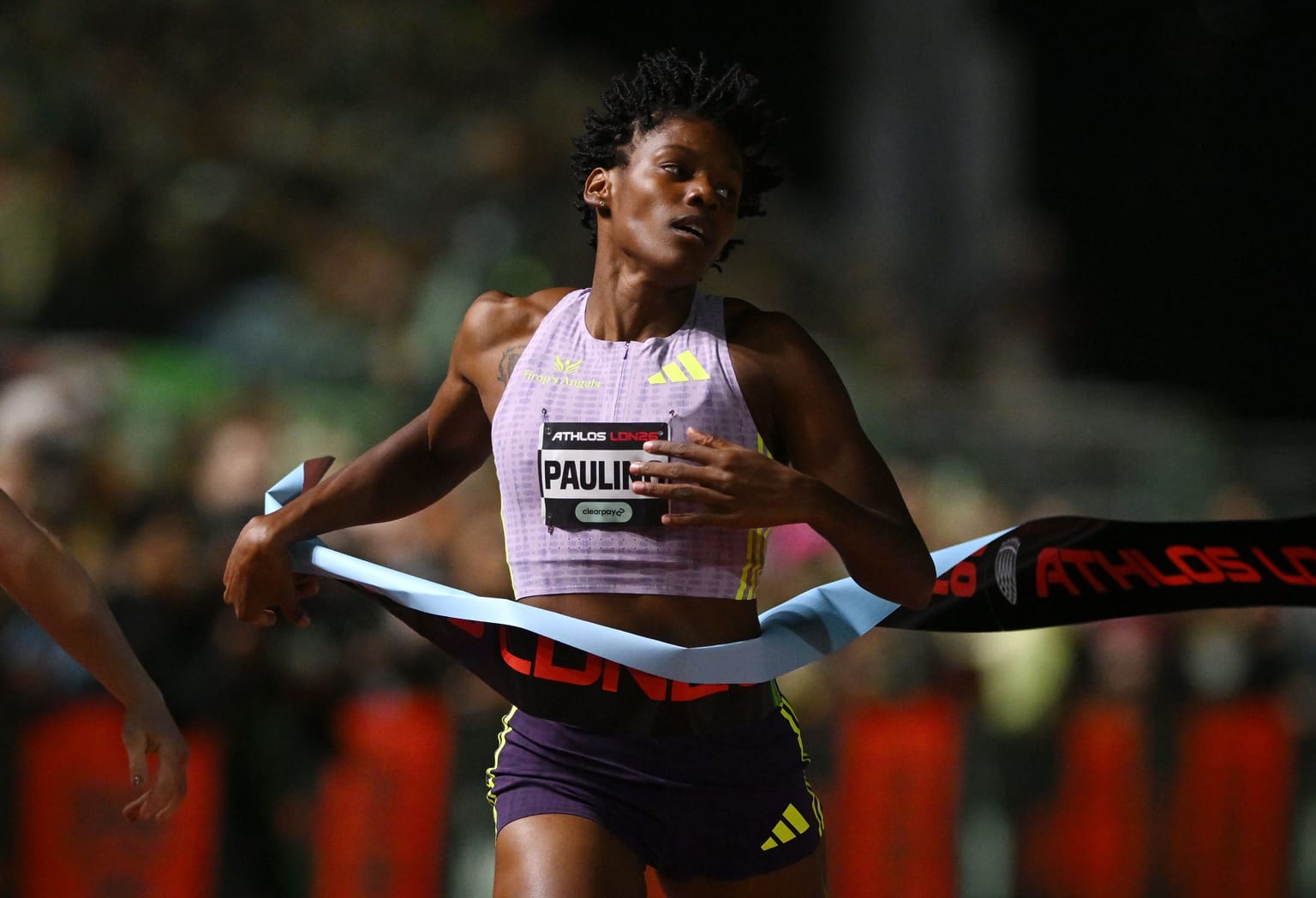 Paulino pips Jaeger in 400m thriller as meeting records fall at Athlos in London:

Marileidy Paulino maintained her unbeaten season in dramatic fashion at Athlos in London on Friday 