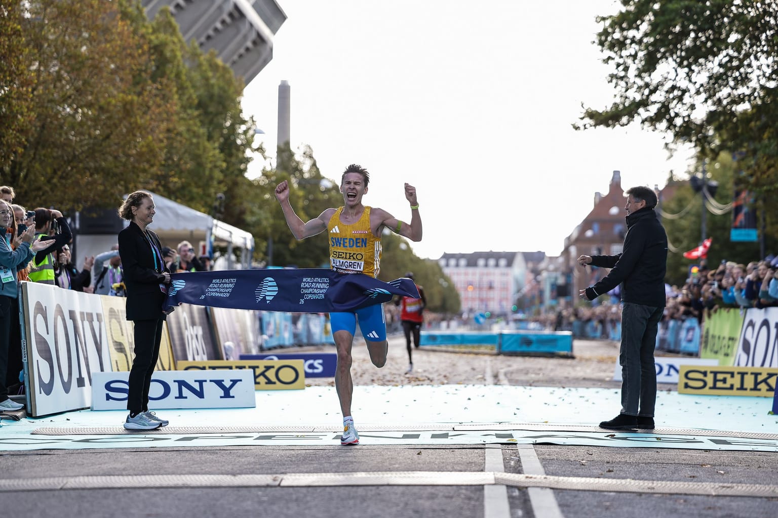 Almgren runs European record to win world half marathon title in Copenhagen:

Sweden’s Andreas Almgren outkicked Kenya’s Nicholas Kipkorir to win the half marathon title in a European record of 58:06 at the World Athletics Road Running Championships Copenhagen 26