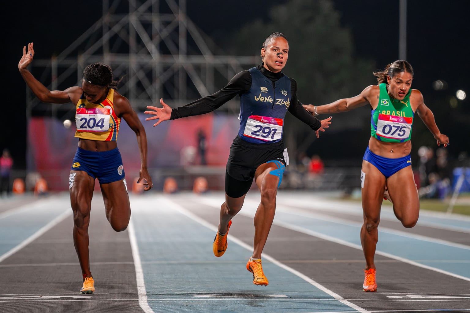 Jimenez and Longa complete sprint triple, distance double for Soca and Levaggi at South American Games:

Ronal Longa and Orangy Jimenez completed a triple crown in the sprints, while Valentin Soca and Micaela Levaggi achieved a double victory in the distance events at the South American Games