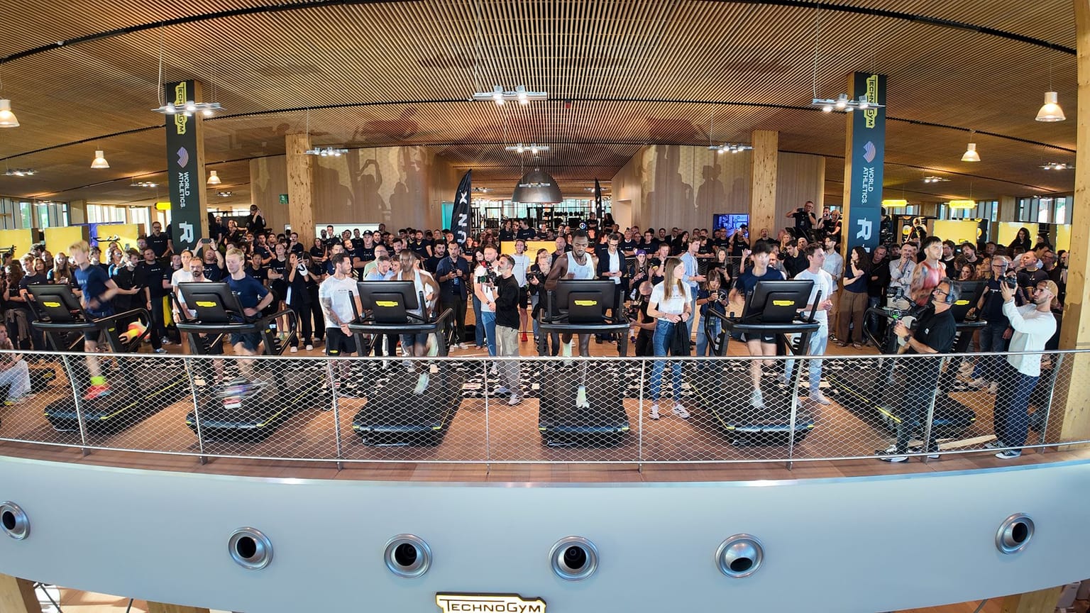 RUN X™ World Treadmill Championship set to begin at 400 centres worldwide :

The first indoor running competition, involving athletes, amateurs and beginners will start on 23 October in 20 countries around the world 