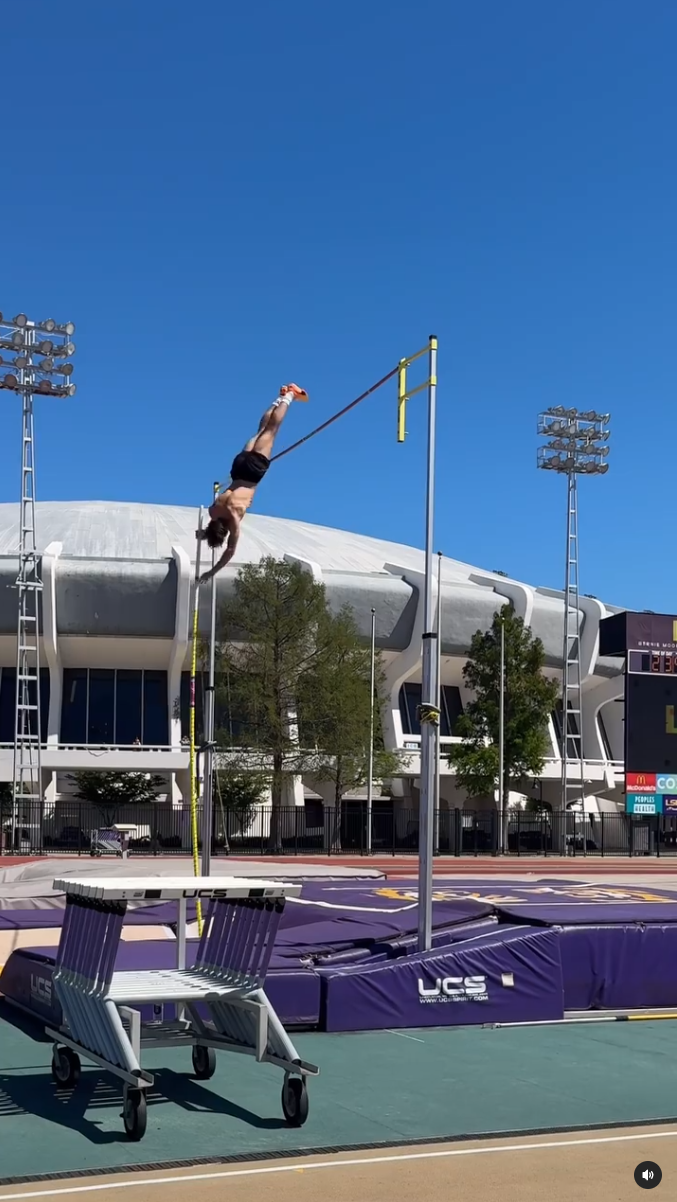 תמונה חתוכה מסרטון ריל באינסטגרם של מונדו דופלנטיס. הפוסט הועלה ב 3 לאפריל 2024.
